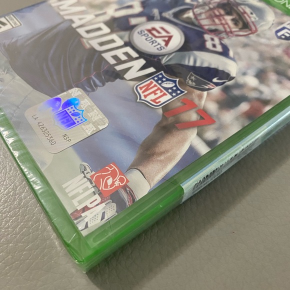 Madden NFL 17 for Xbox One video game - Picture 2 of 3